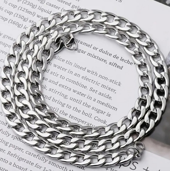 New! MEN'S 10mm Stainless Steel Cuban Link Chain.  30 Inches - Picture 3 of 3